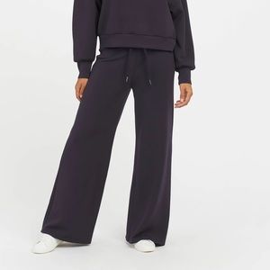 NWT SPANX AIRESSENTIALS NAVY WIDE LEG PANT SZ MED